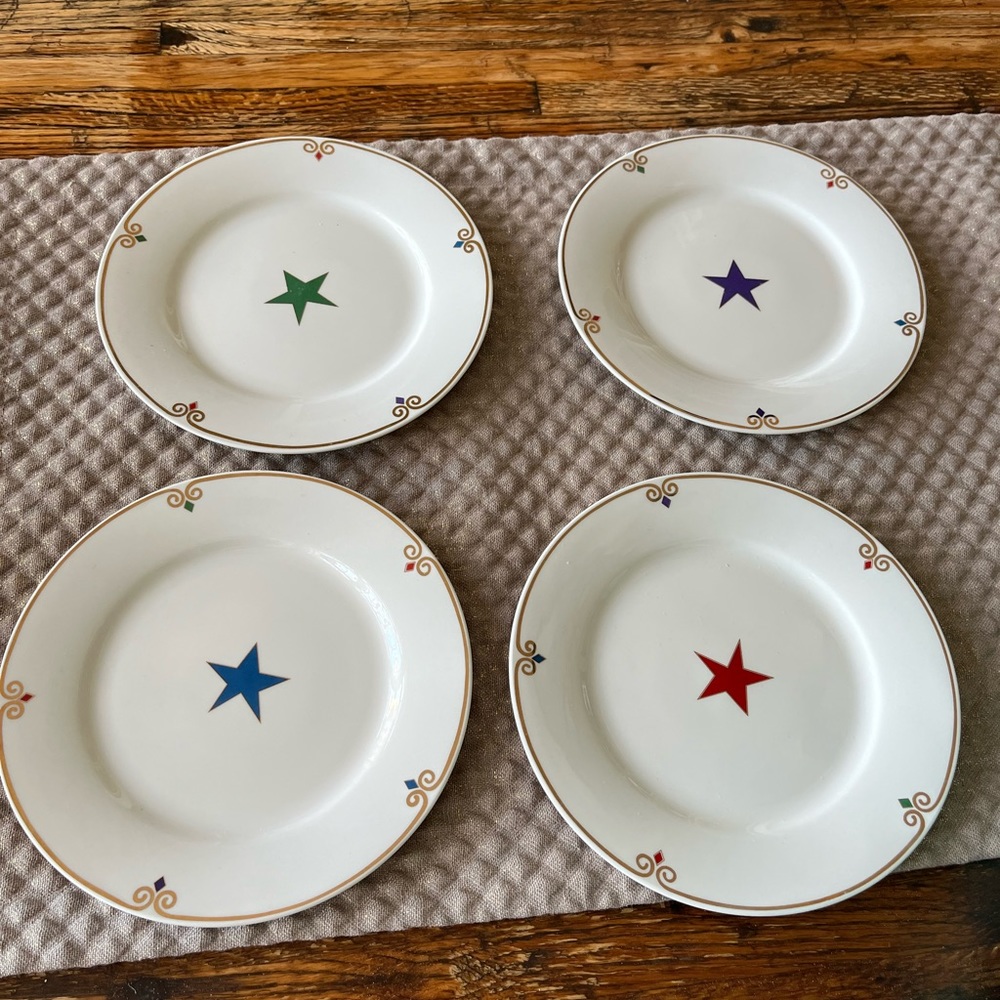 Holiday appetizer/dessert plates.  Pier 1. Never used.  Excellent condition.